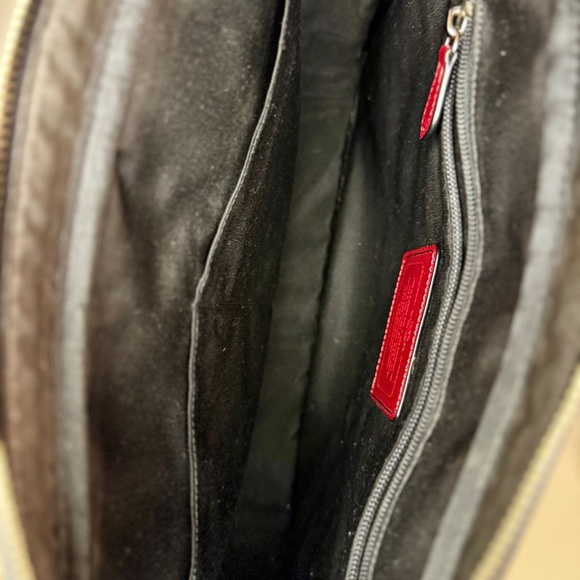 COACH Slim Brief in Crossgrain Leather – Black Cherry Elegance - Picture 4 of 4